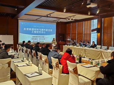 一群人在餐厅里AI 生成的内容可能不正确。