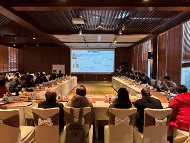 会议室里的人们AI 生成的内容可能不正确。